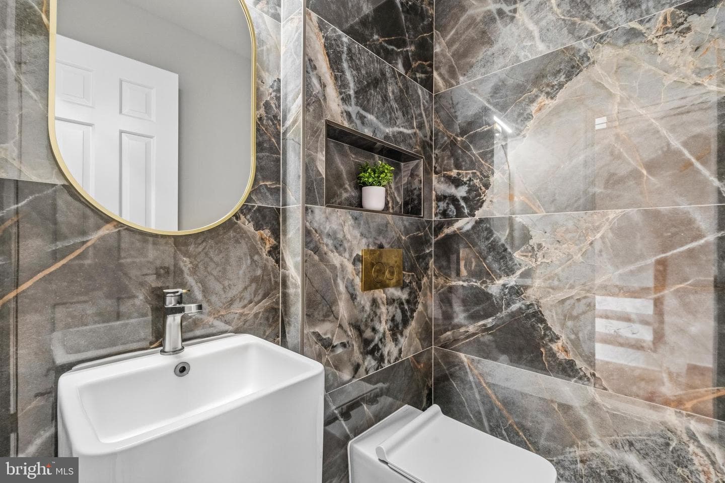 11109 Luxmanor Road photo 18