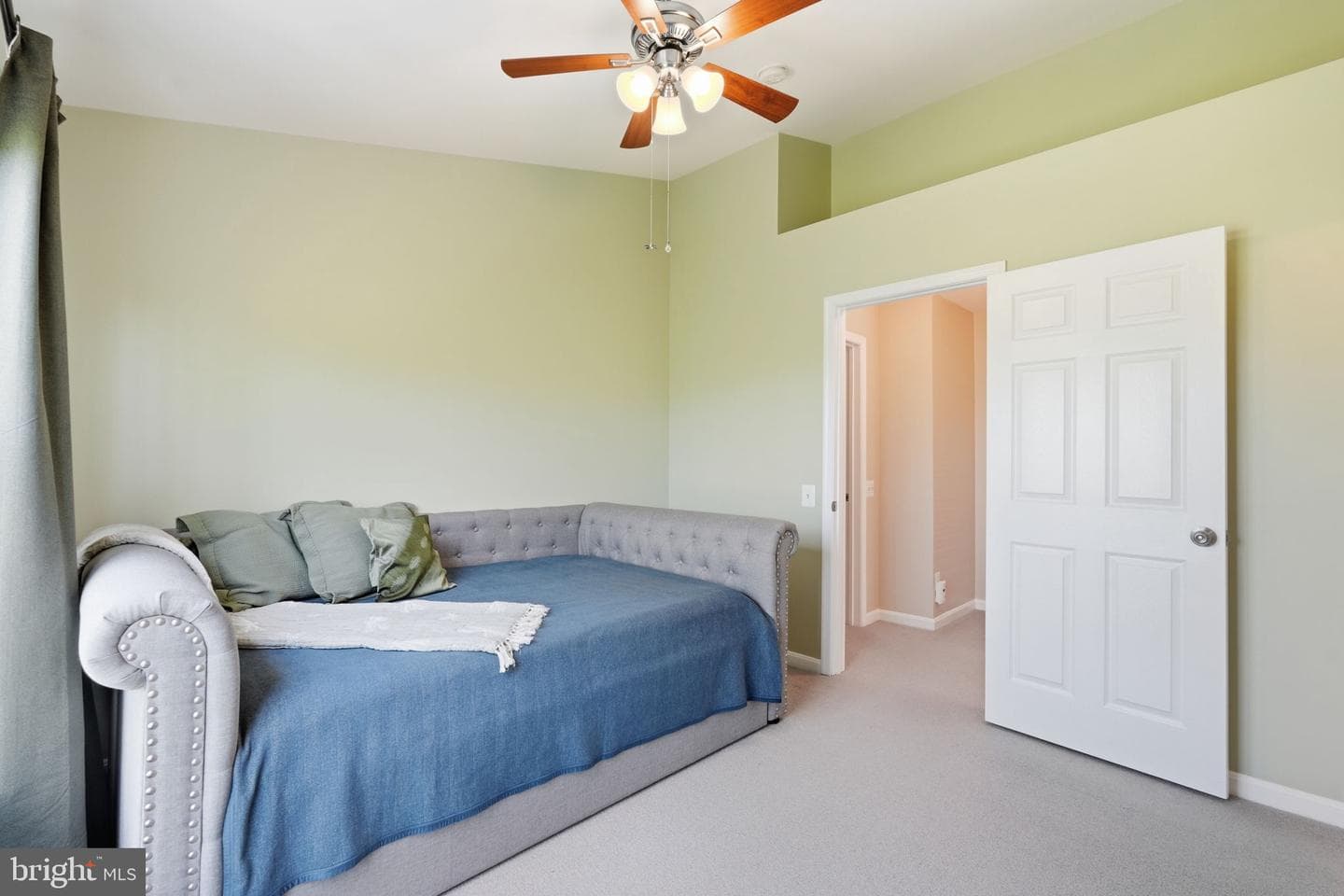 214 Fallsgrove Boulevard #12 photo 23