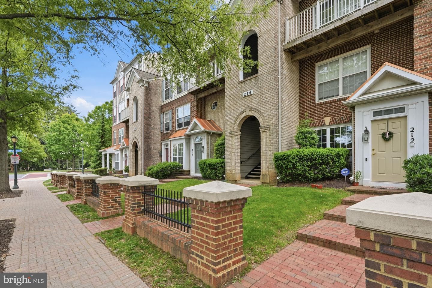 214 Fallsgrove Boulevard #12 photo 39
