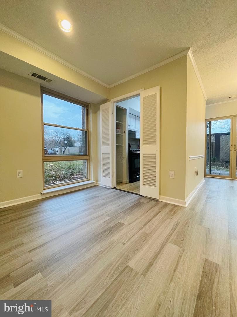 2200 Greenery Lane #101-23 photo 8