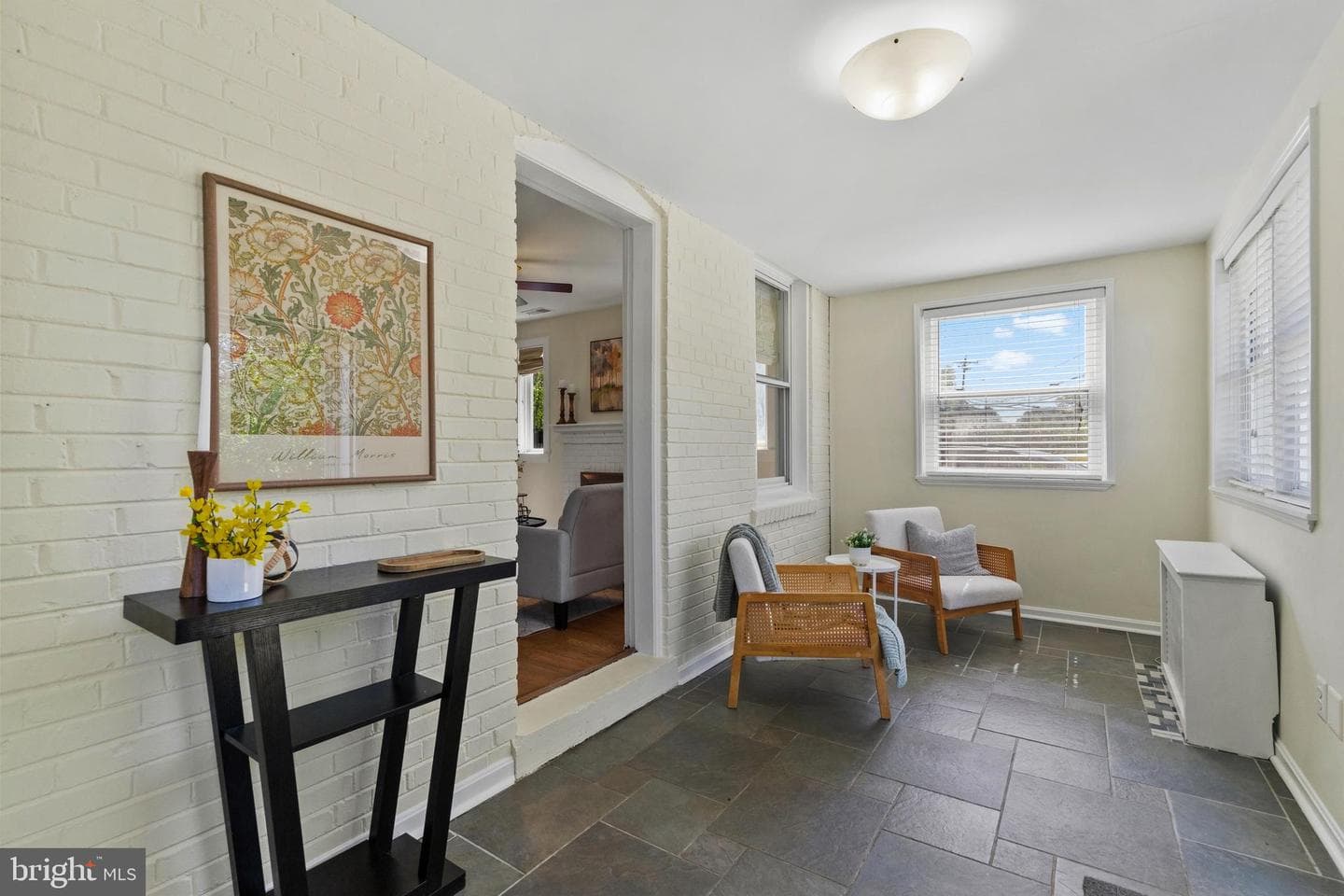 736 Dennis Avenue photo 4