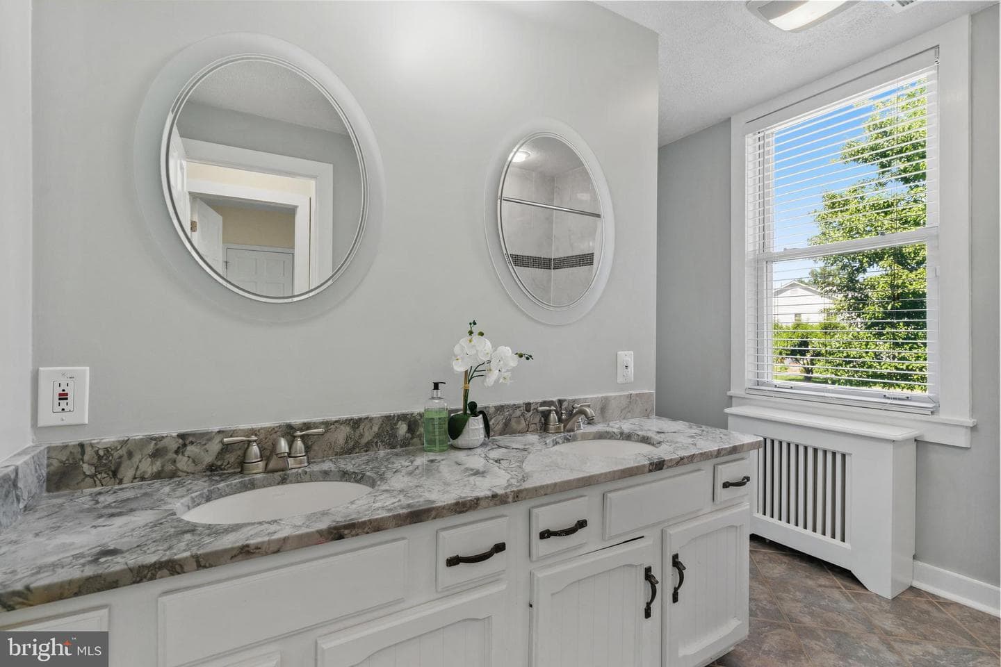 736 Dennis Avenue photo 8