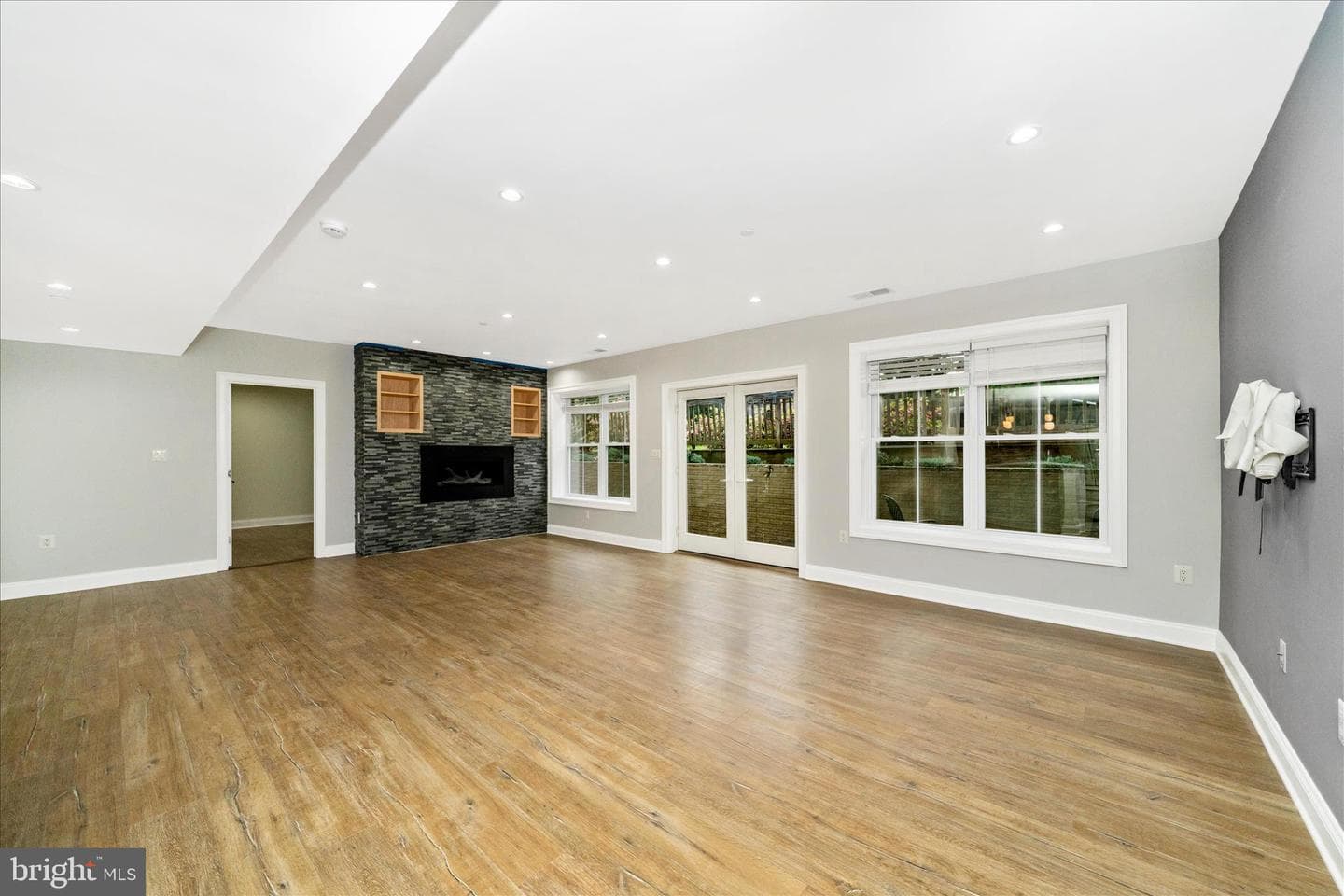 10221 Tyburn Terrace photo 60