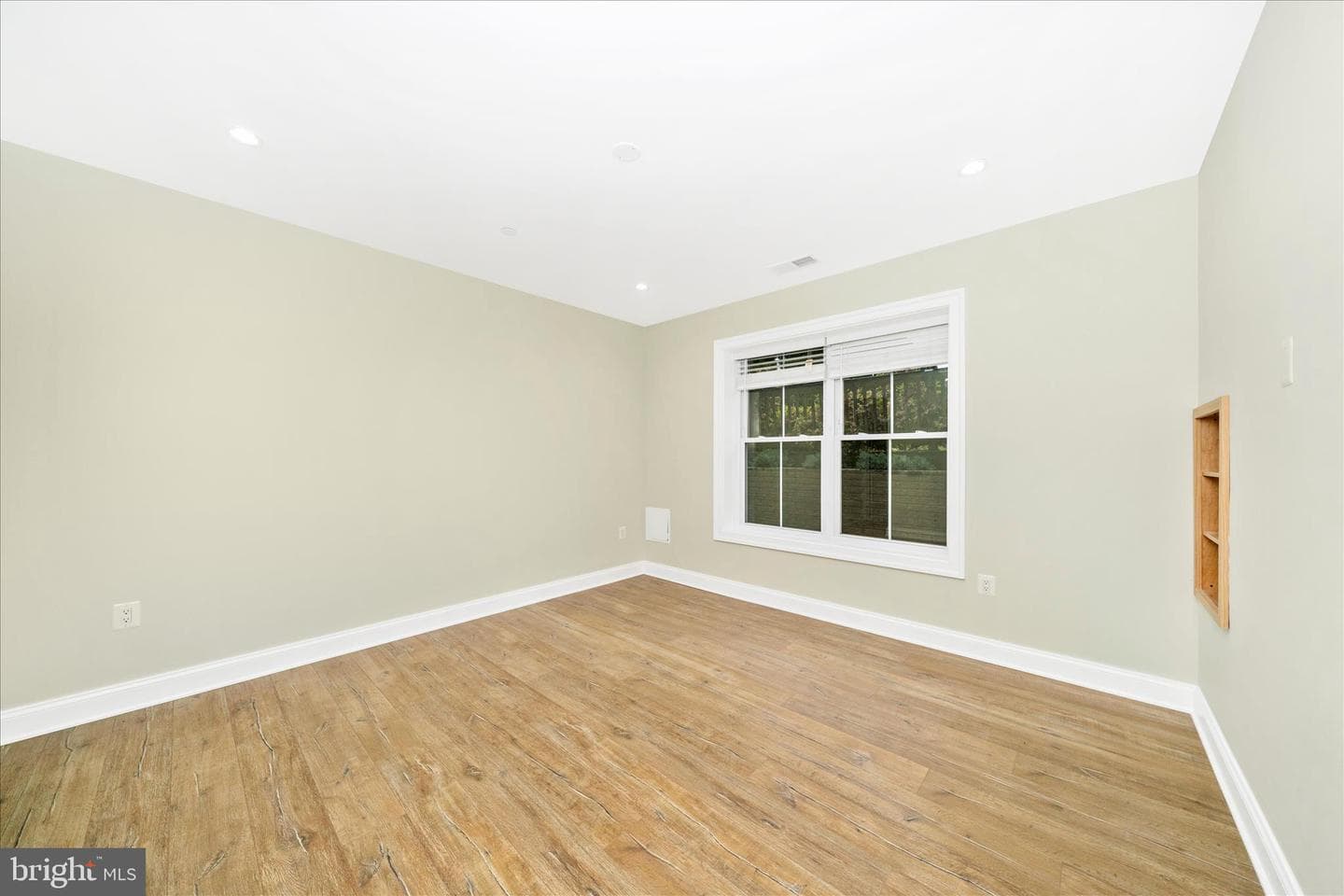 10221 Tyburn Terrace photo 66