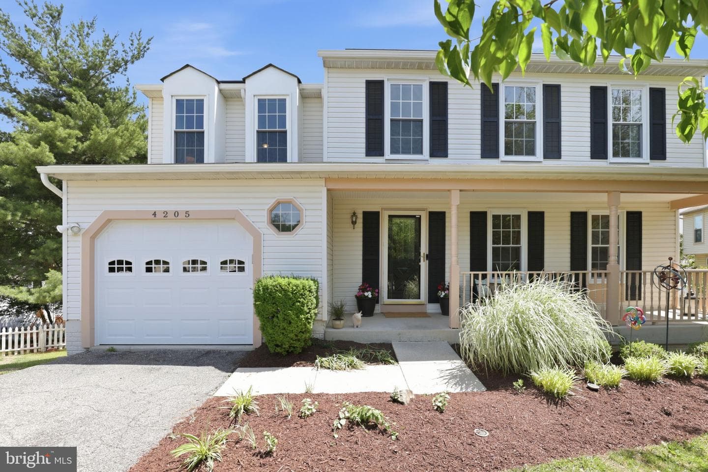 4205 White Tulip Court photo 3