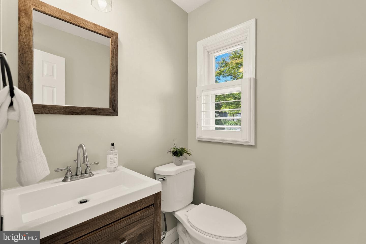 10210 Carroll Place photo 17