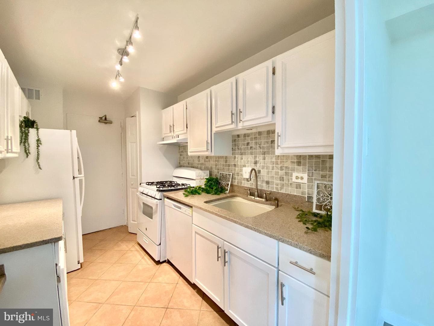 1900 Lyttonsville Road #114 photo 3