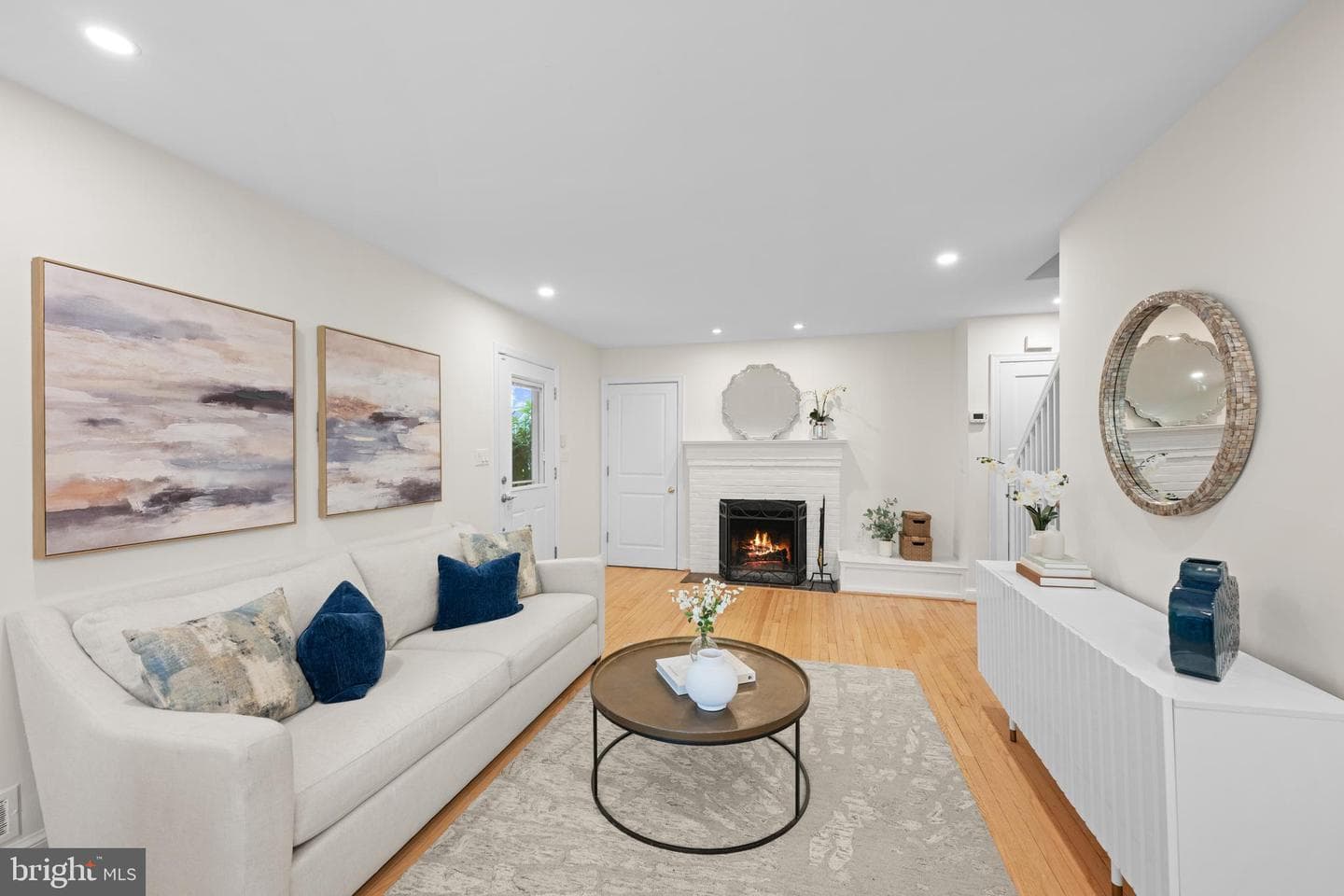 403 E Melbourne Avenue photo 4