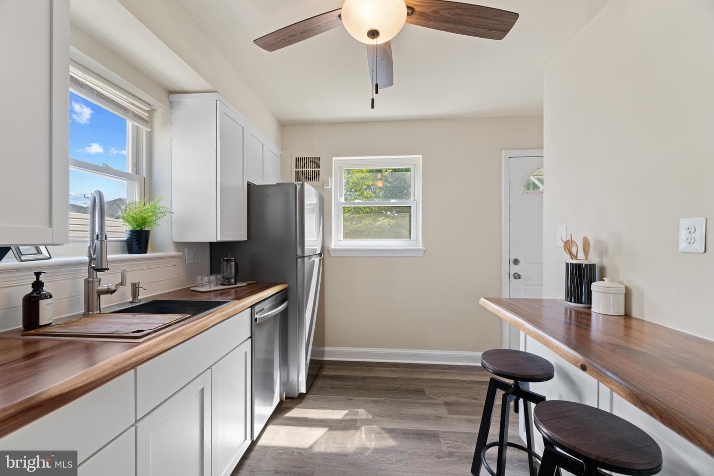 10205 Douglas Avenue photo 10