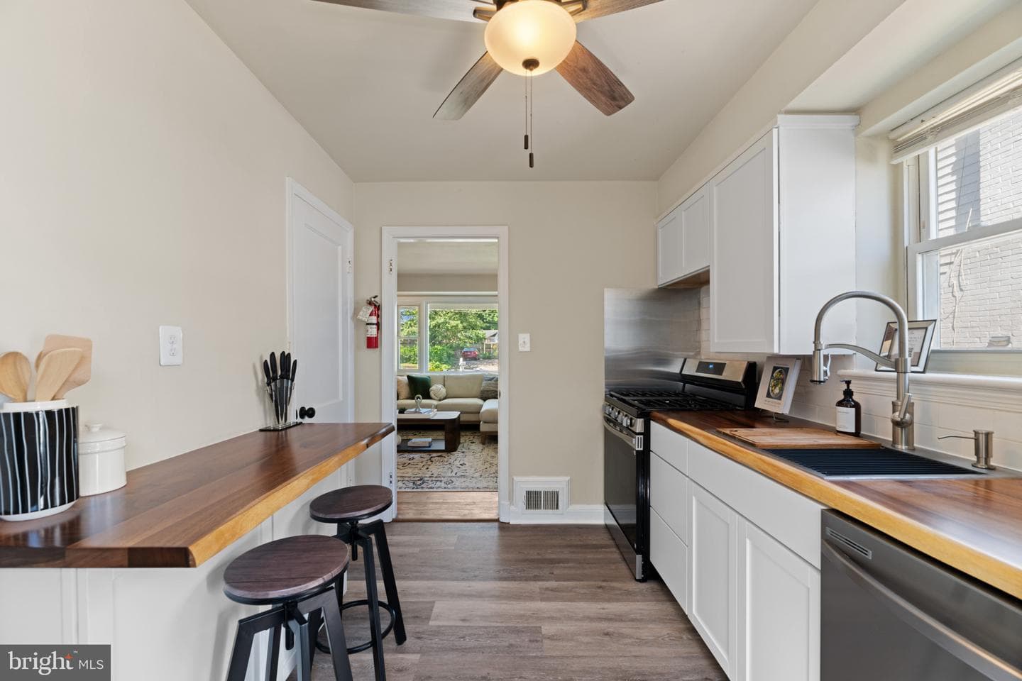 10205 Douglas Avenue photo 9