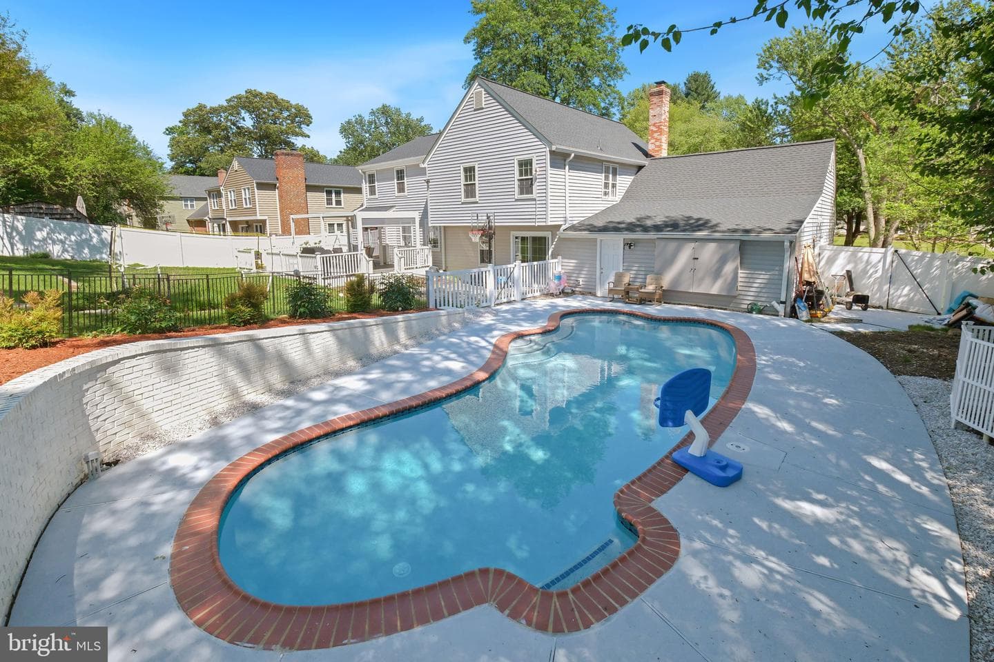 13716 Lockdale Road photo 2