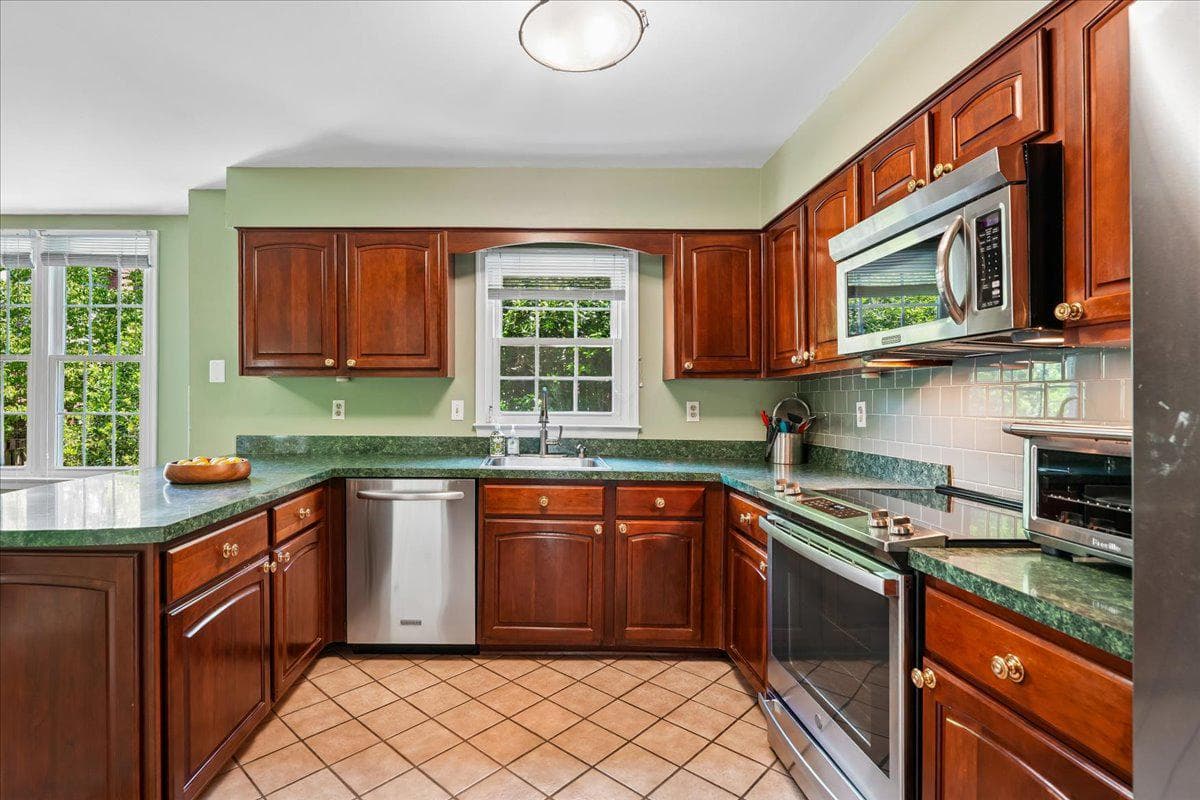 10109 Langhorne Court photo 17