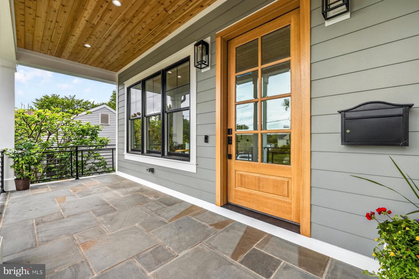 5015 Cushing Drive photo 3