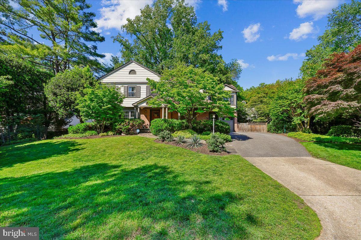 6 Old Stage Court, Rockville