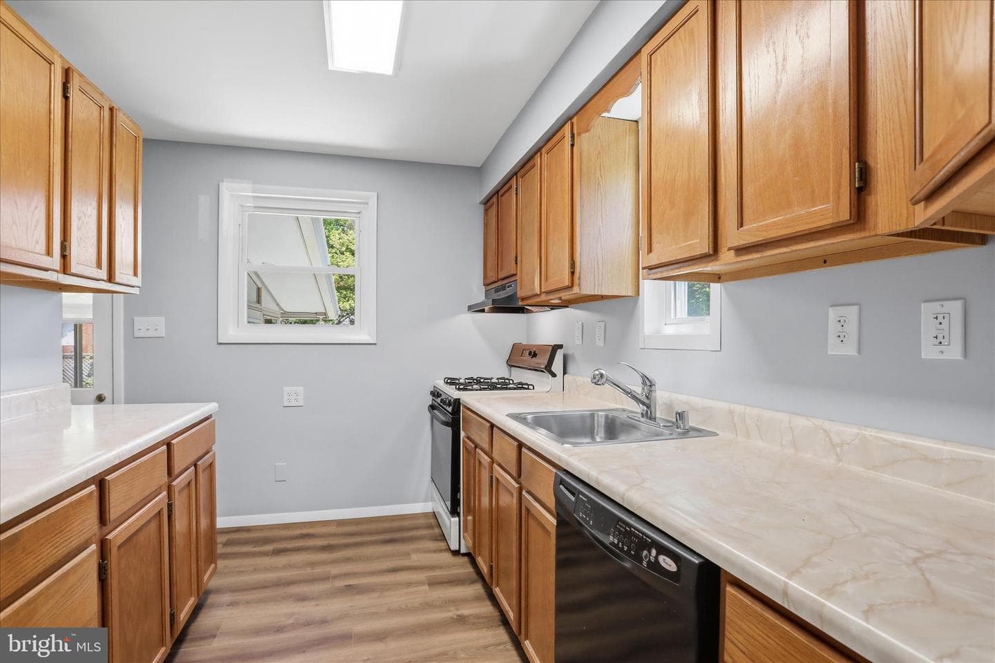 1014 Scott Avenue photo 6