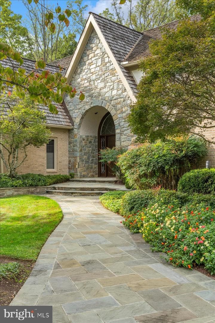 8917 Harvest Square Court photo 2