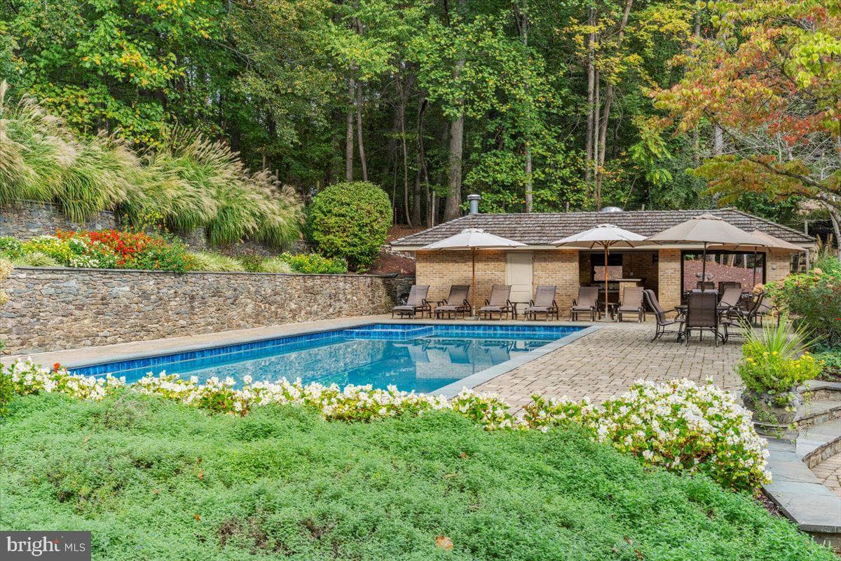 8917 Harvest Square Court photo 3