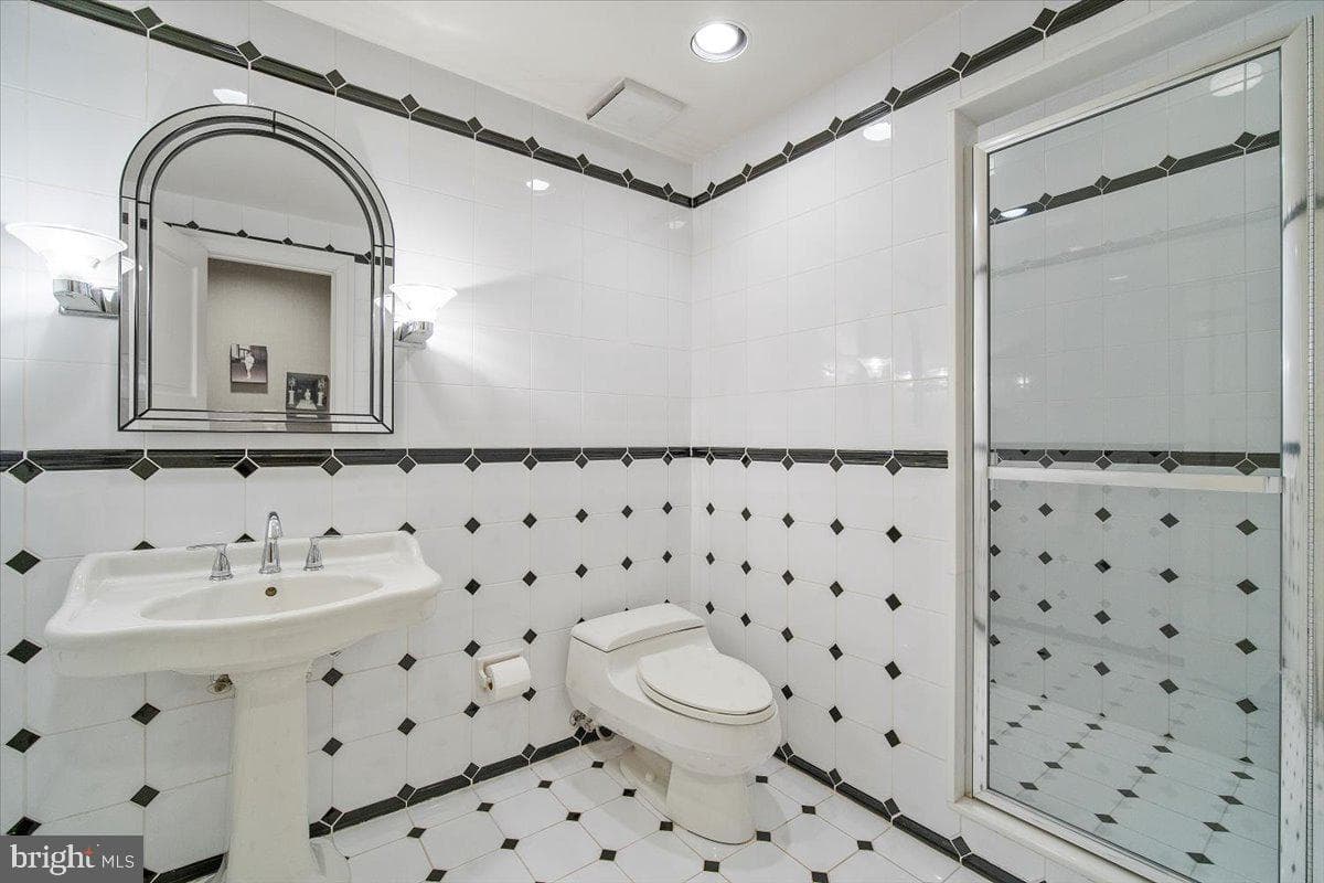 8917 Harvest Square Court photo 60