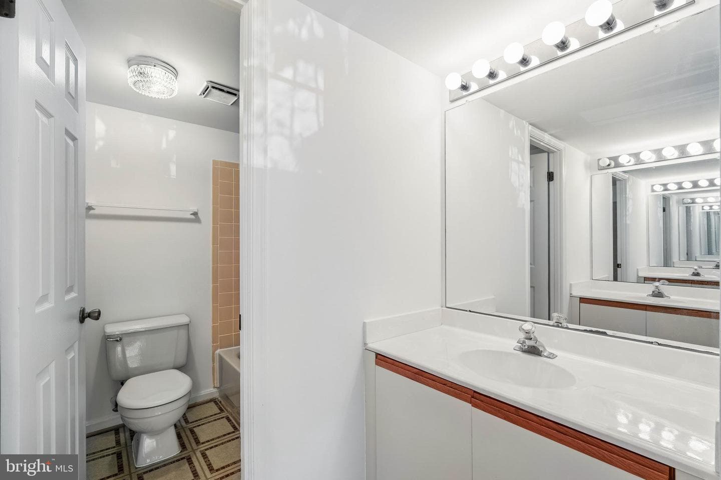 8541 Hawk Run Terrace photo 18