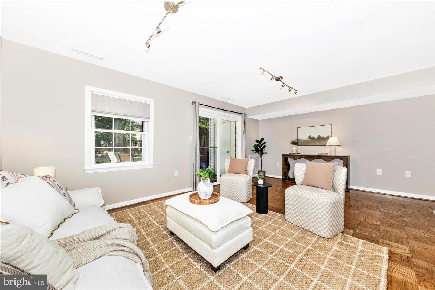 846 Azalea Drive photo 3