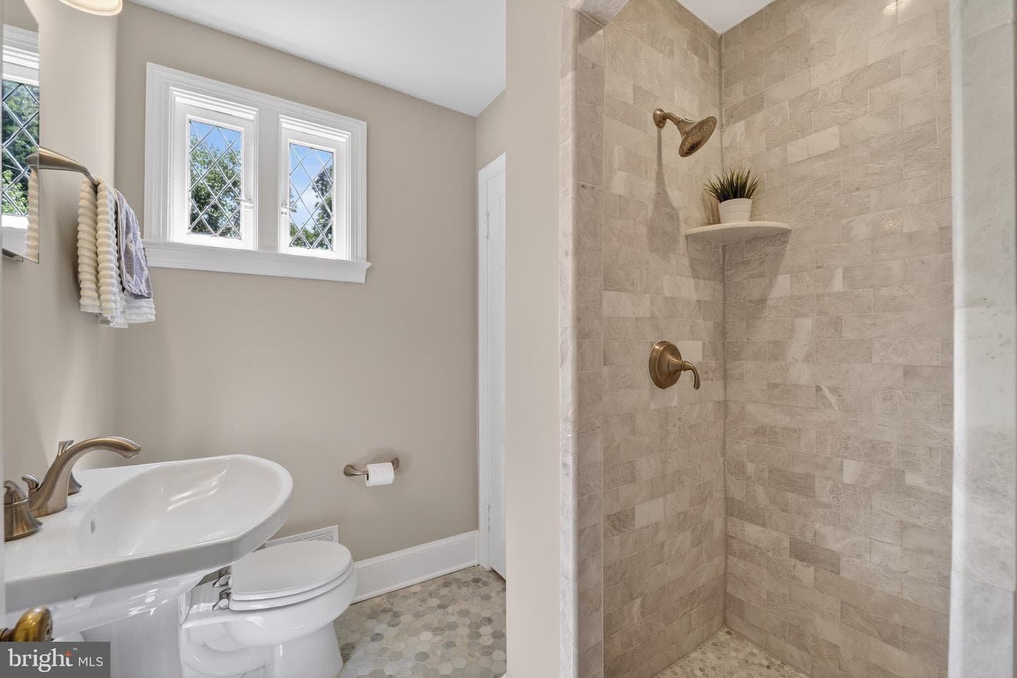 7504 Summit Avenue photo 34
