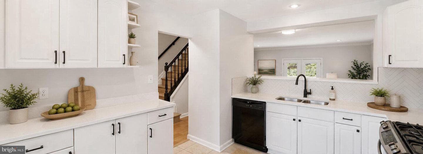 1026 Travis Lane photo 7