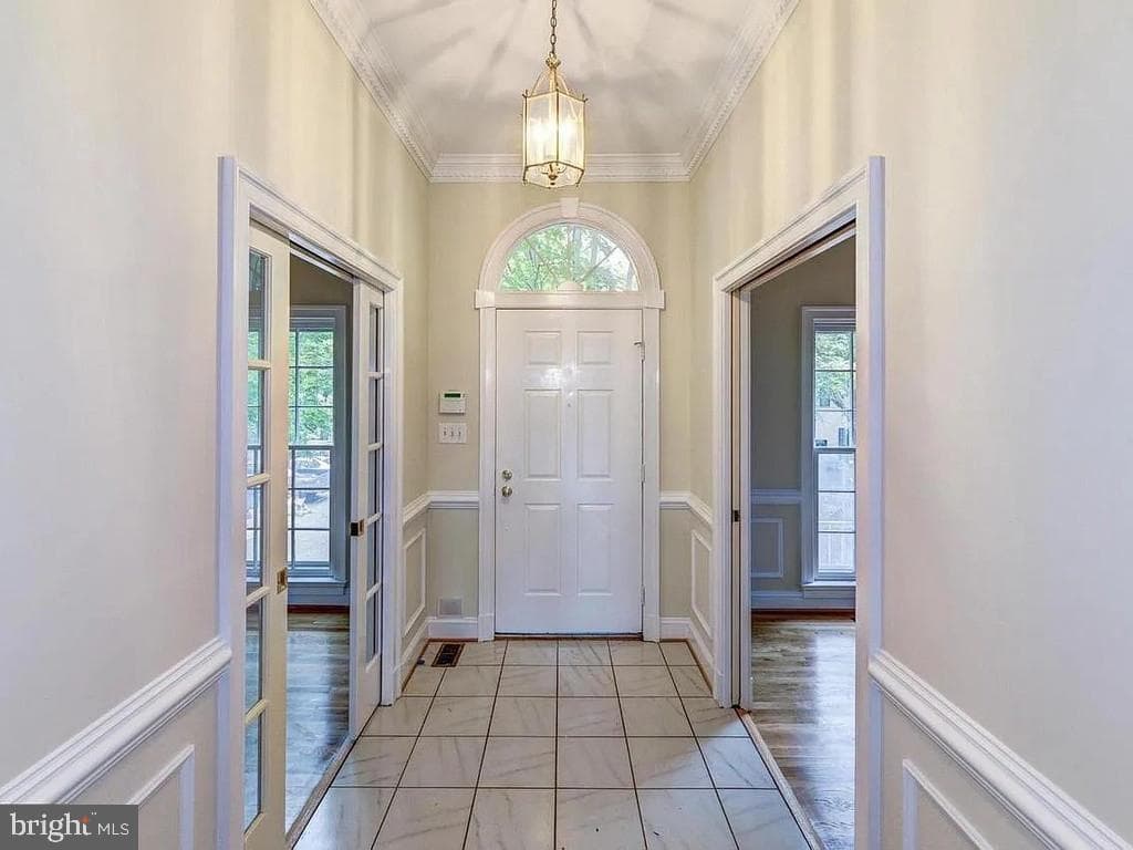 8904 Barrowgate Court, Potomac
