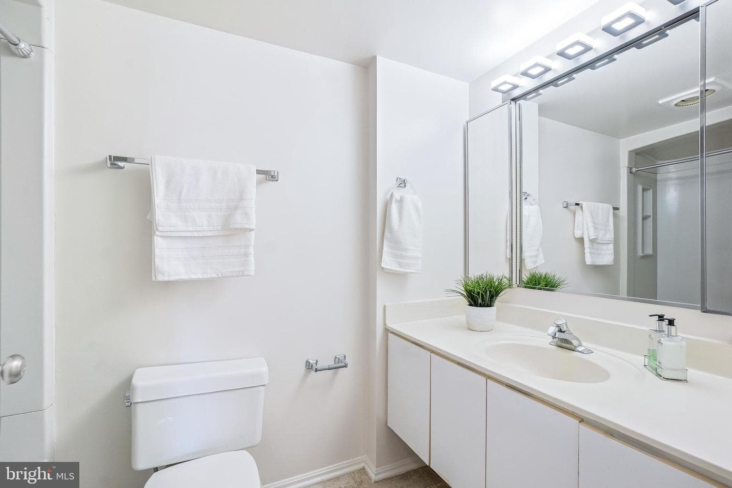 3330 N Leisure World Boulevard #5-819 photo 25