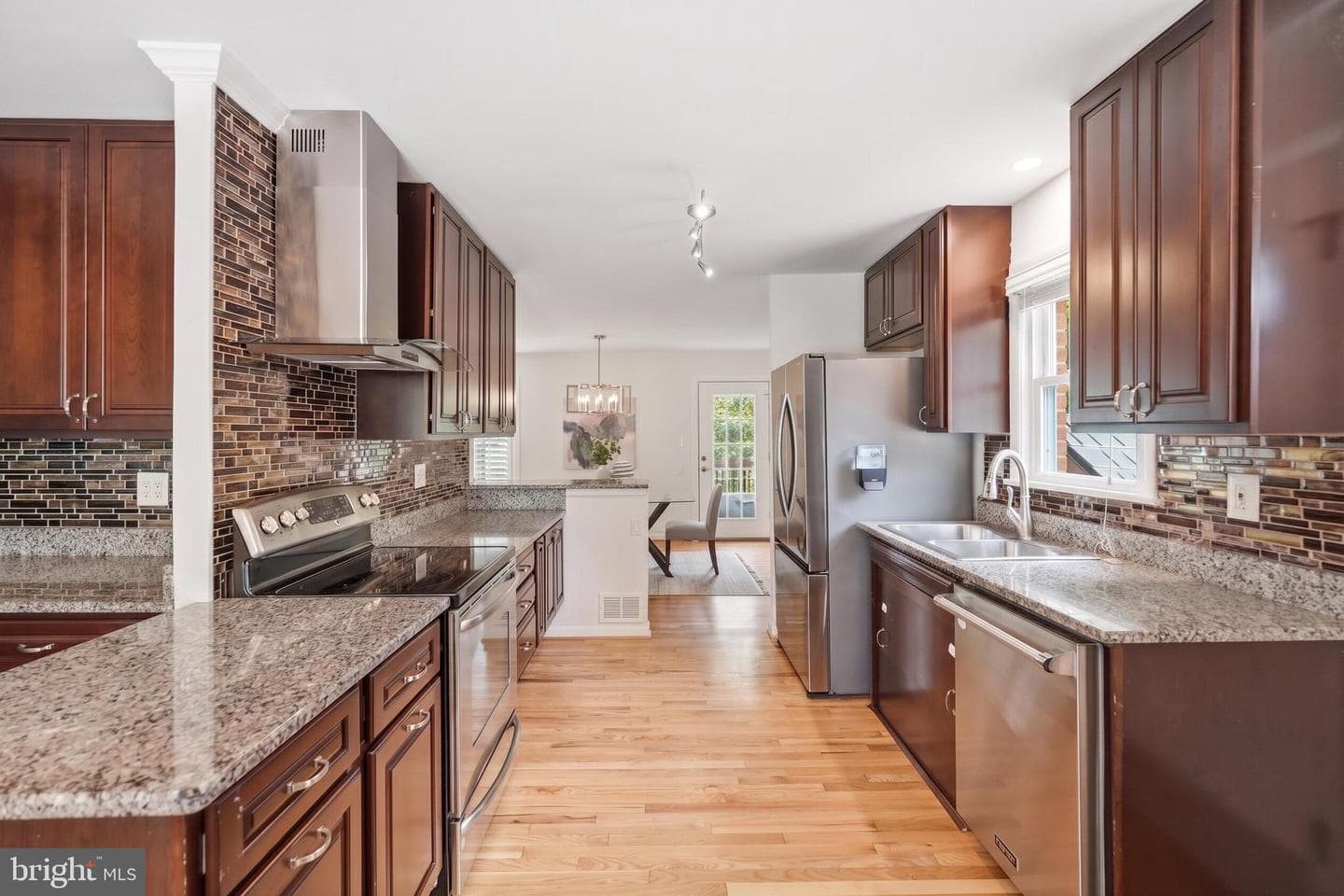 2604 Woodedge Road photo 9