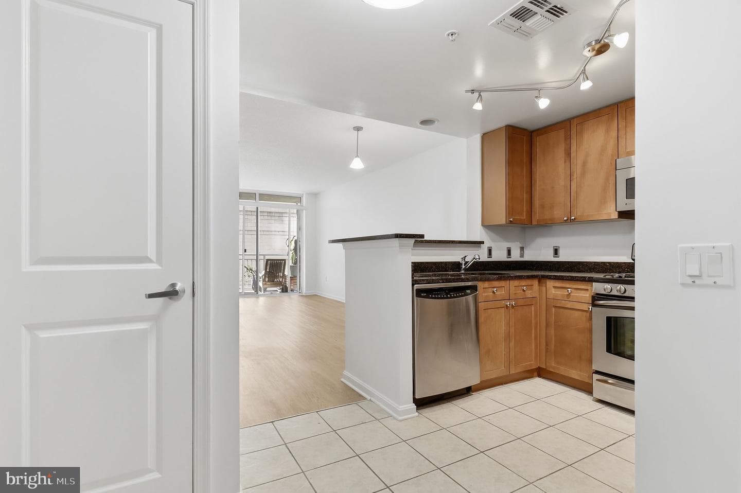 930 Wayne Ave # 201 photo 3