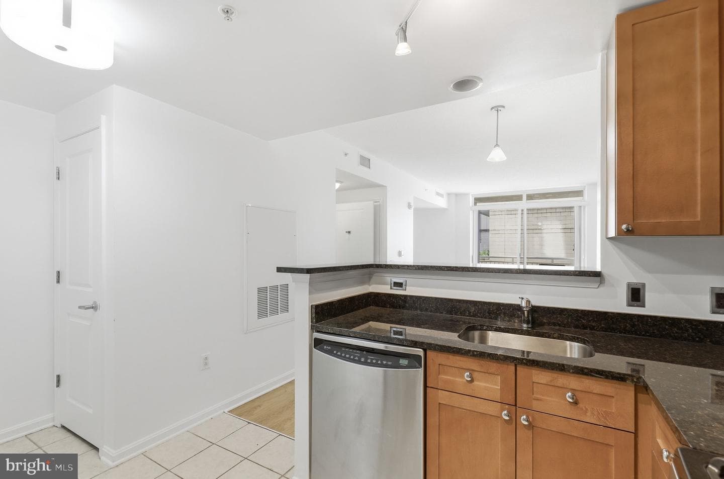 930 Wayne Ave # 201 photo 7