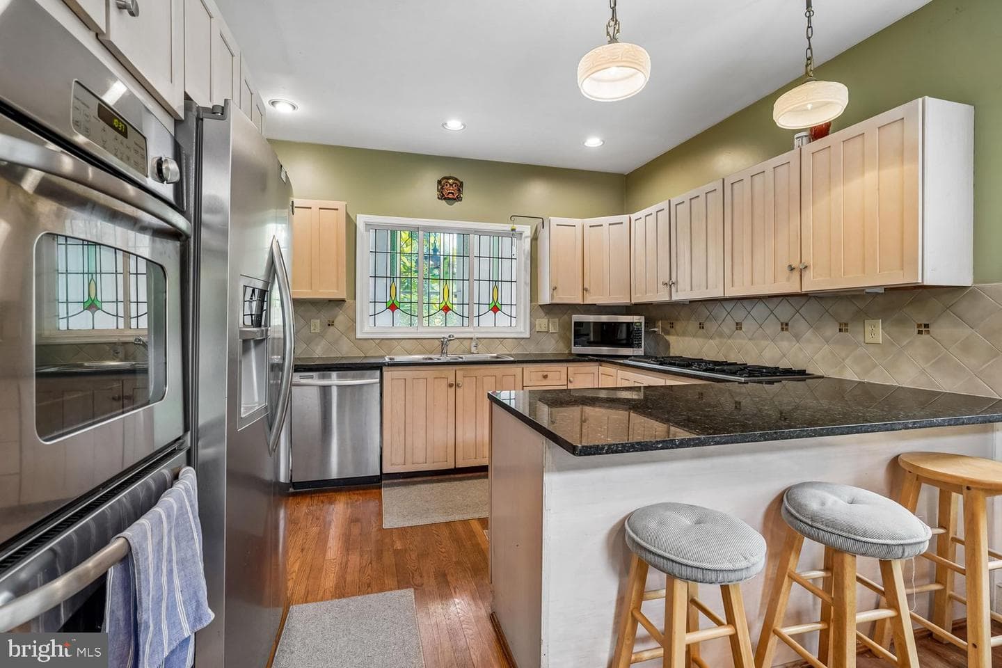 16 Maple Avenue photo 17