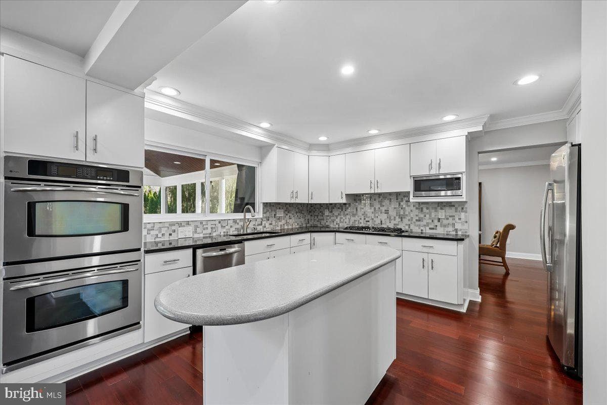 6 Crestview Court photo 35