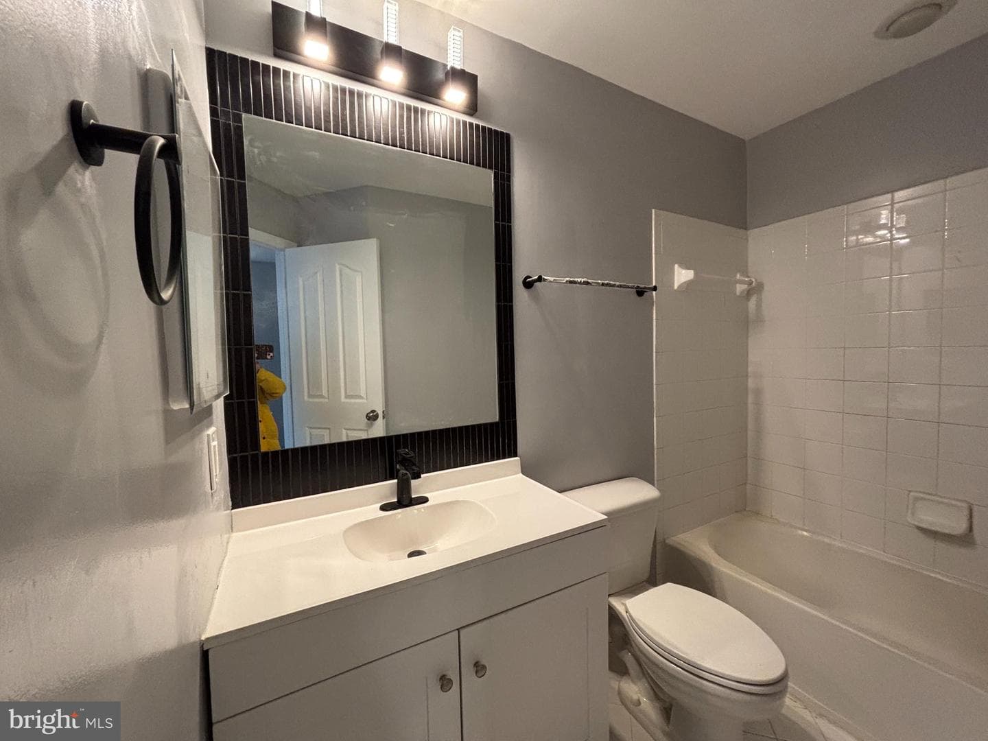 23510 Gardenside Place photo 4