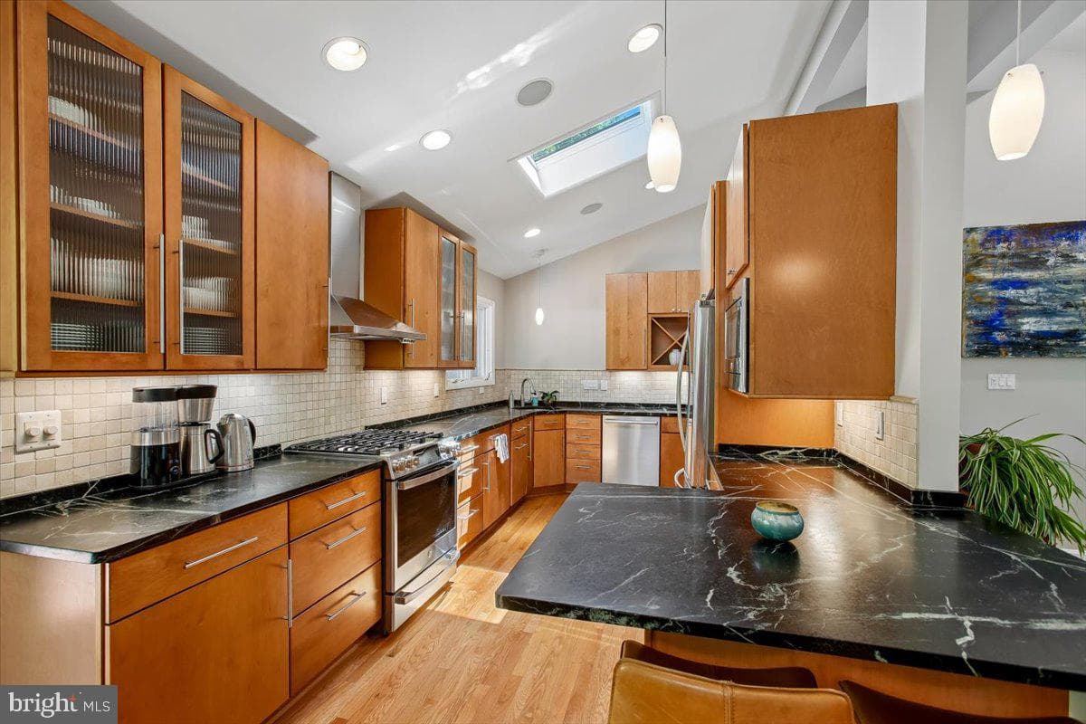 6511 Kenhowe Drive photo 11