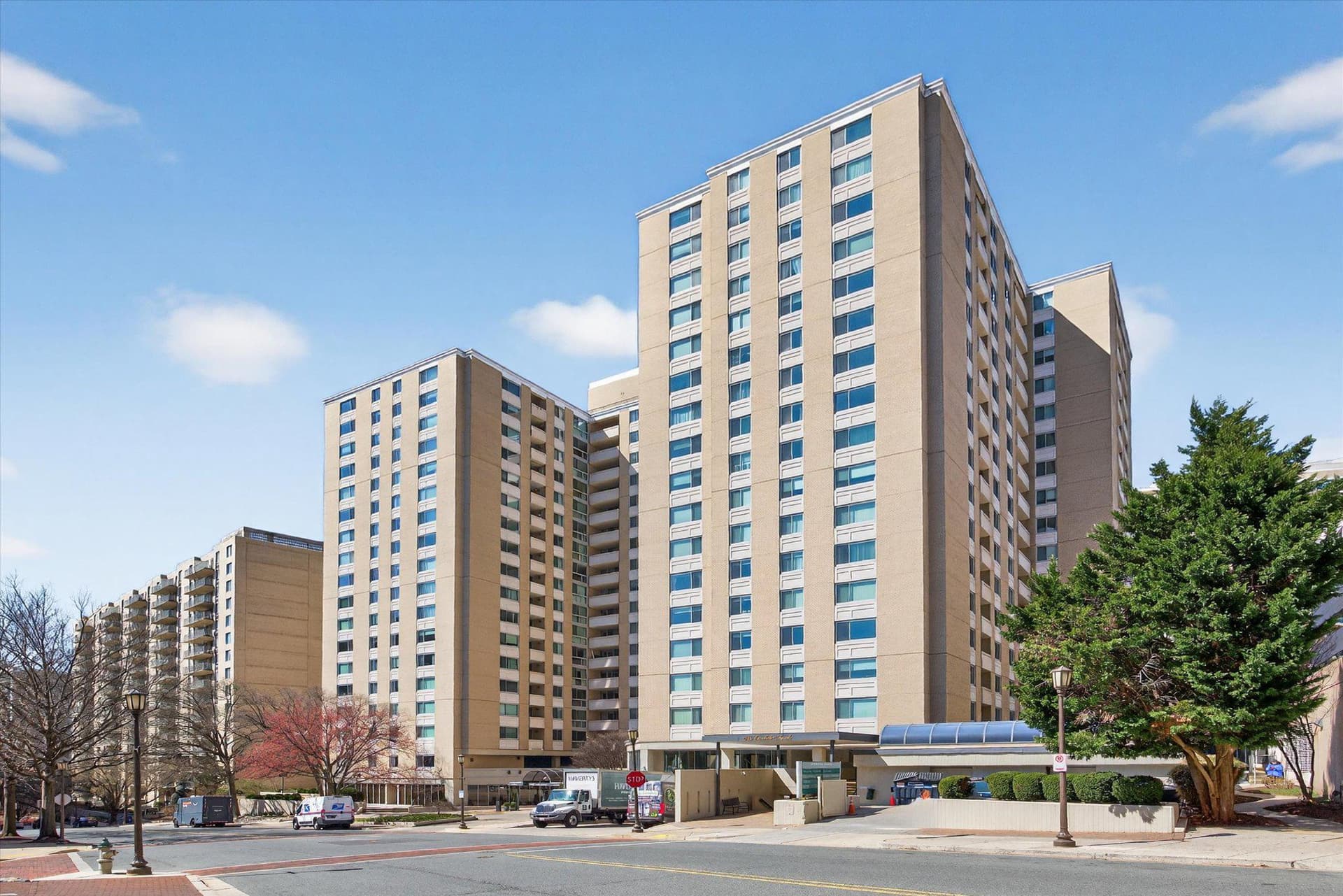 4601 N Park Avenue #214p, Chevy Chase