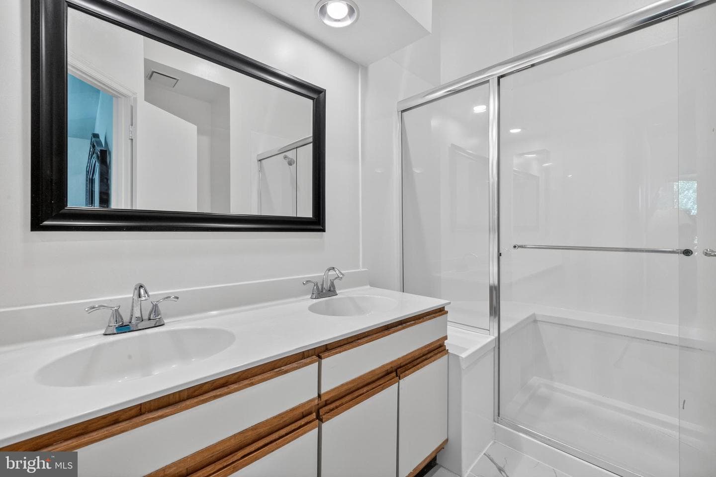 3323 Sir Thomas Drive #3-A-41 photo 17