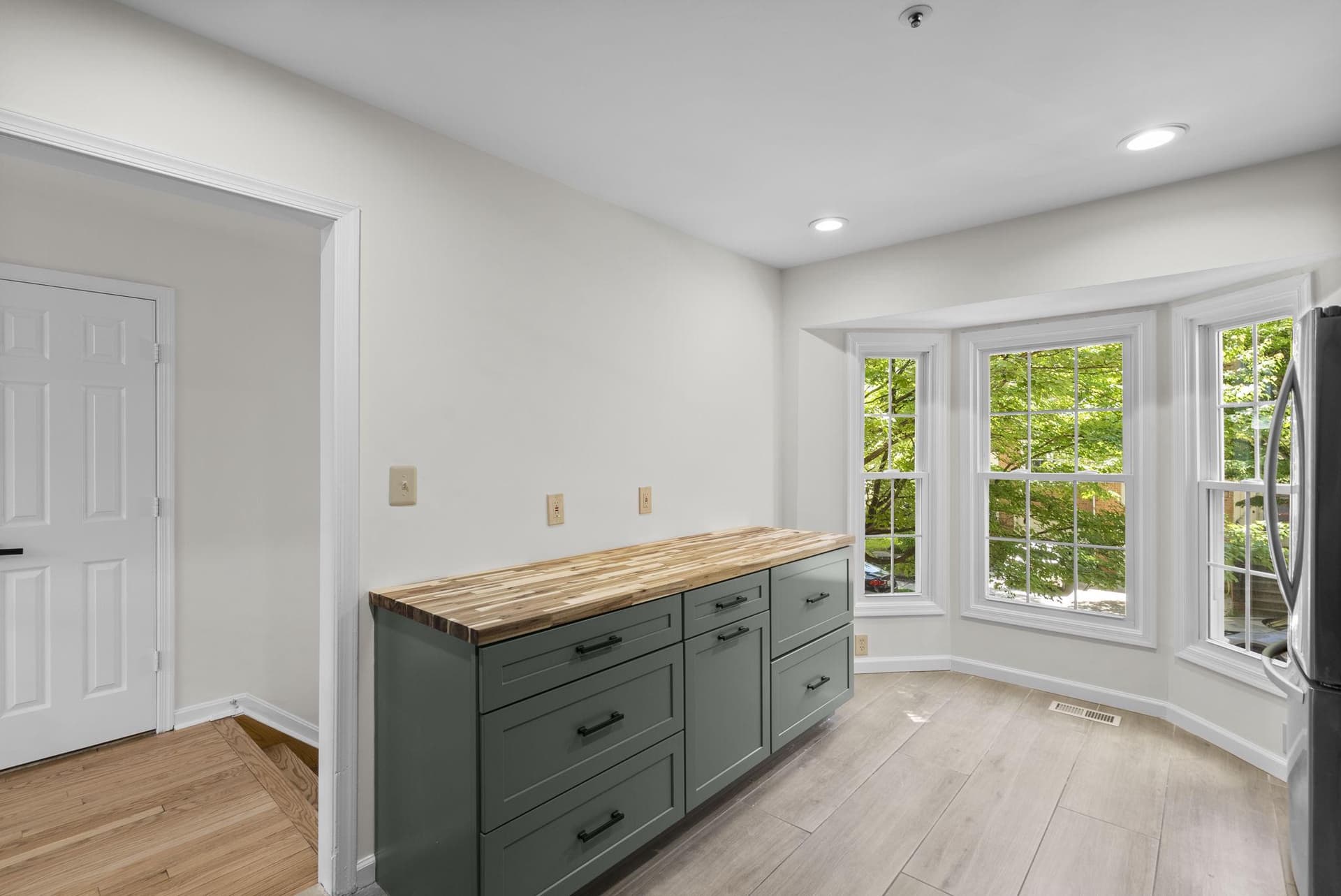 2040 Westchester Drive photo 8