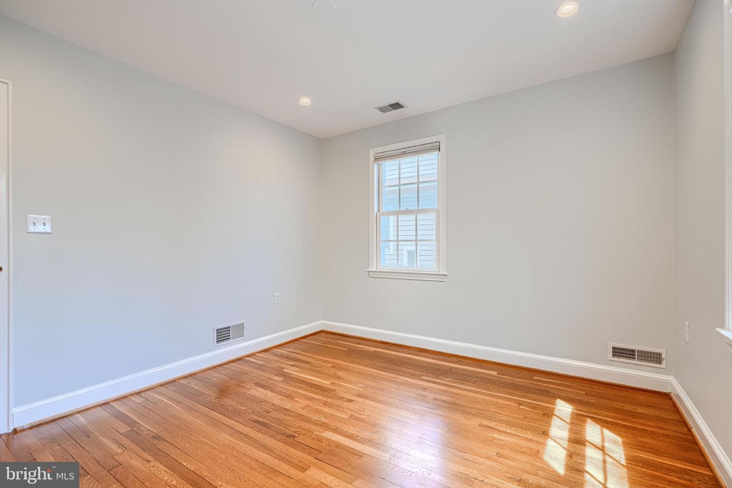 5617 Northfield Road photo 54