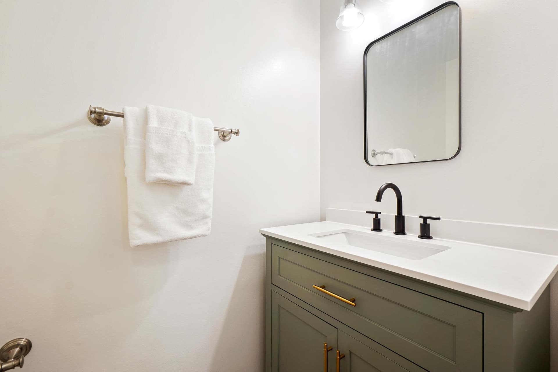 2045 Westchester Drive photo 8