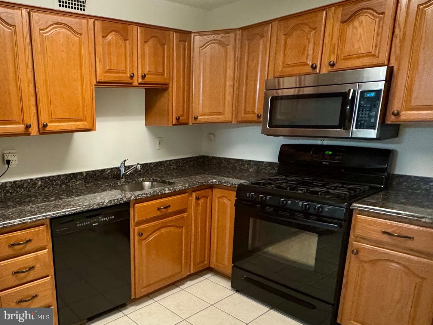 5225 Pooks Hill Rd # 220N photo 18