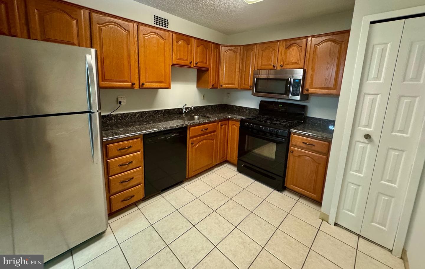 5225 Pooks Hill Rd # 220N photo 20