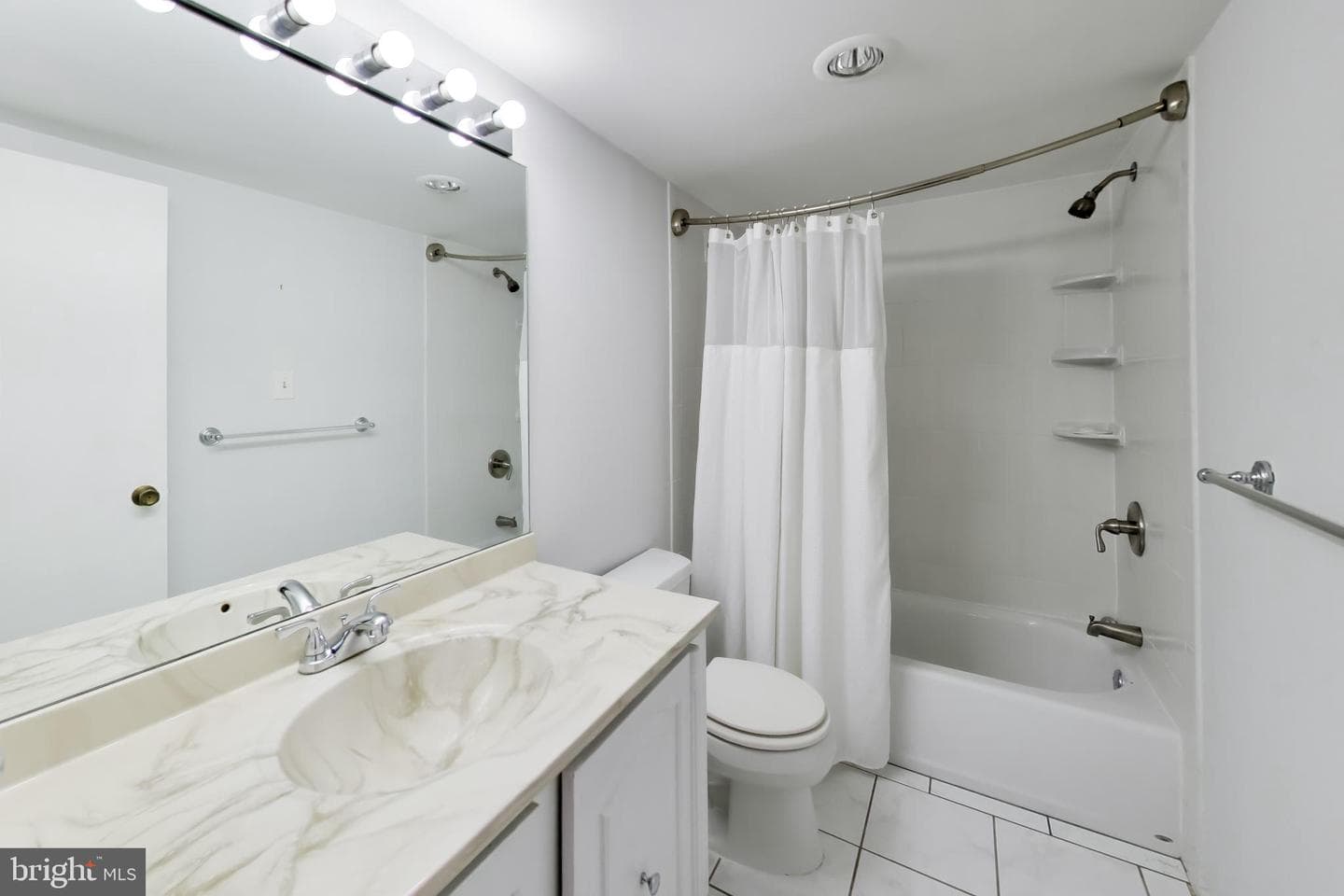 5225 Pooks Hill Rd # 220N photo 22