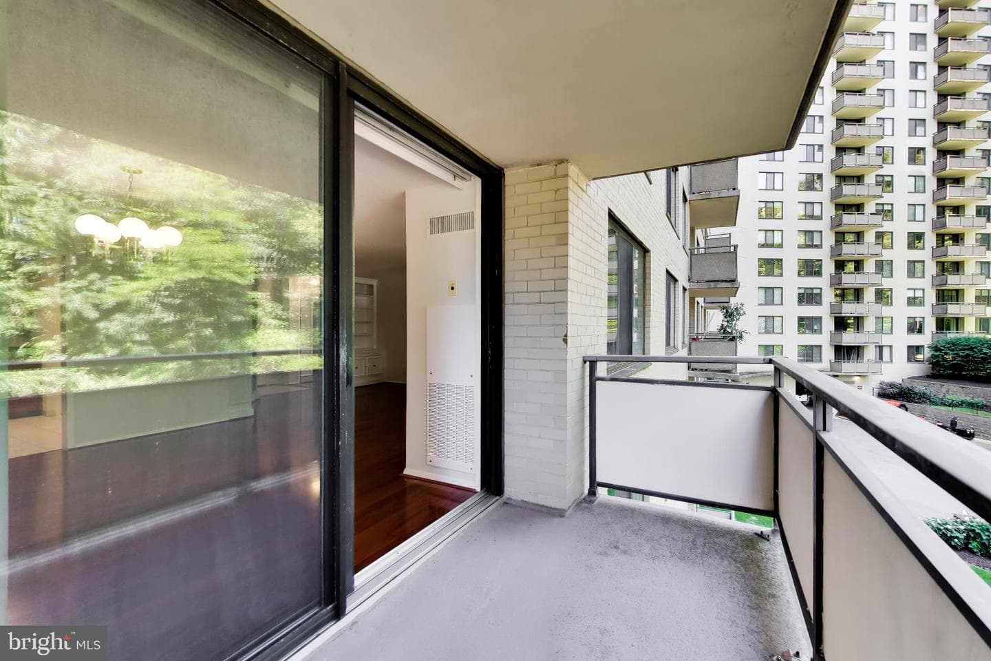 5225 Pooks Hill Rd # 220N photo 50