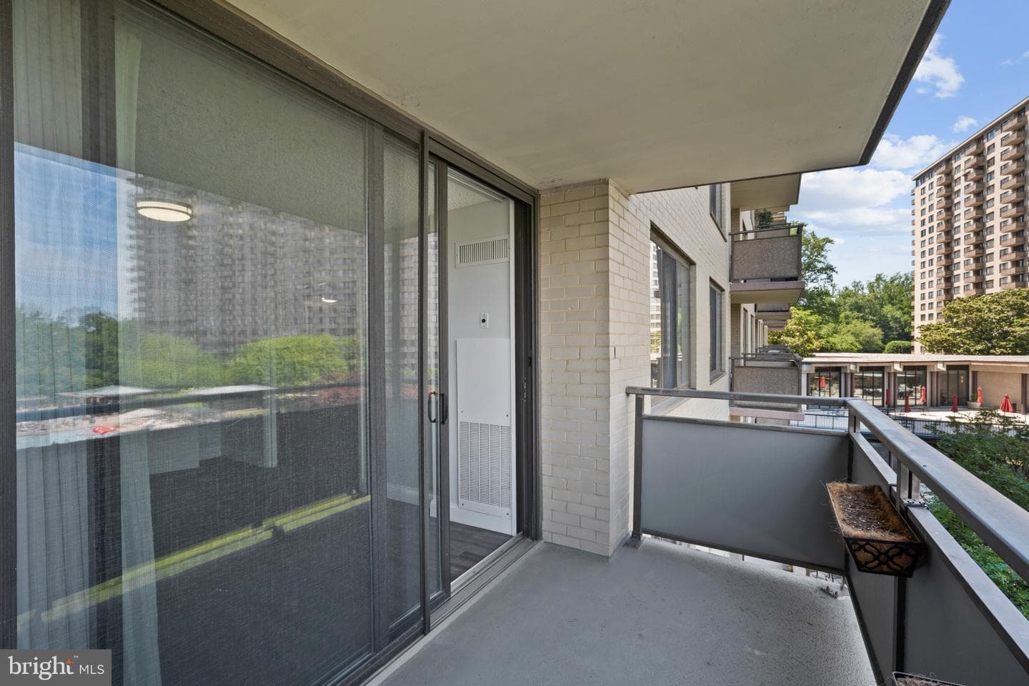 5225 Pooks Hill Rd # 321S photo 19