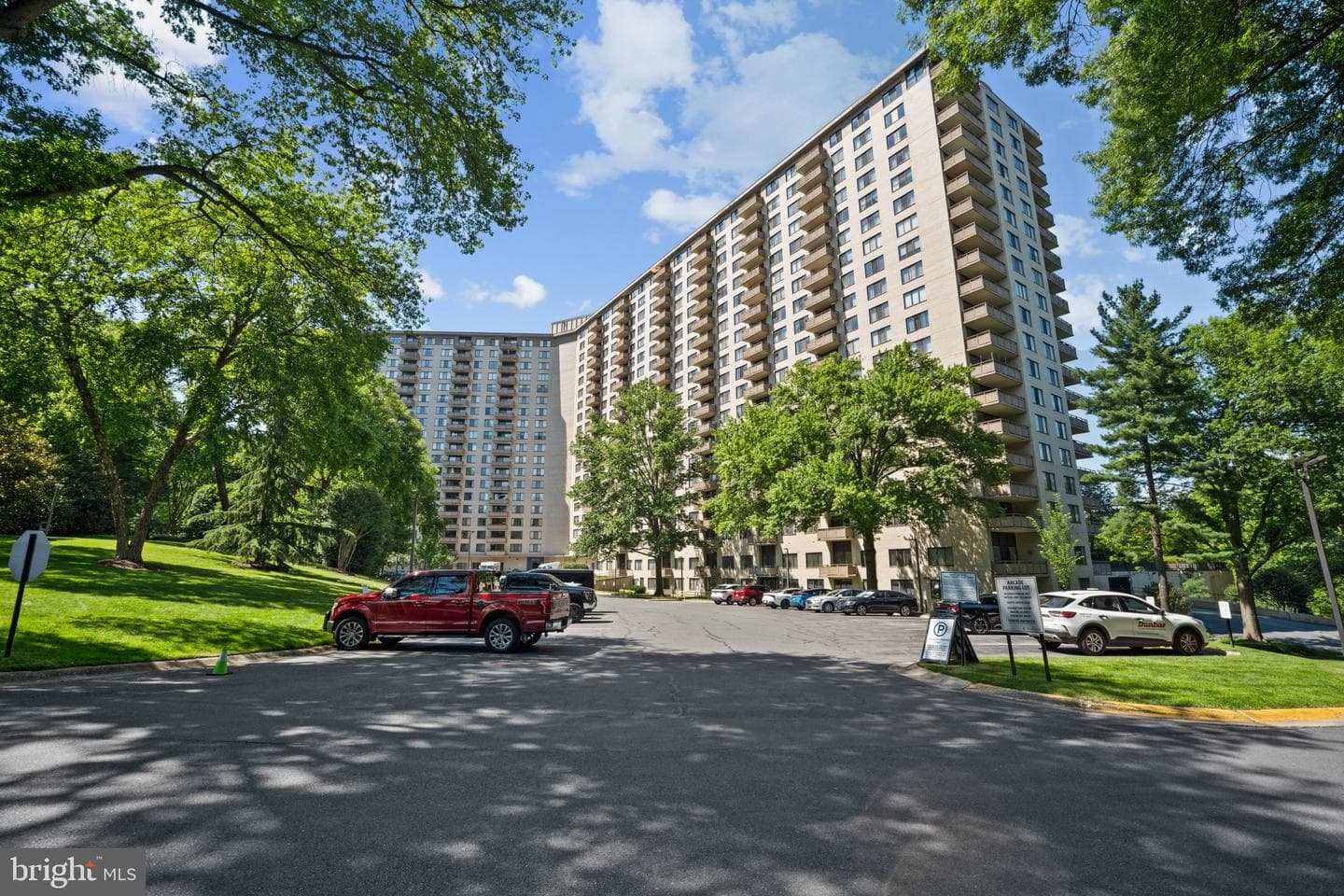 5225 Pooks Hill Rd # 321S photo 36