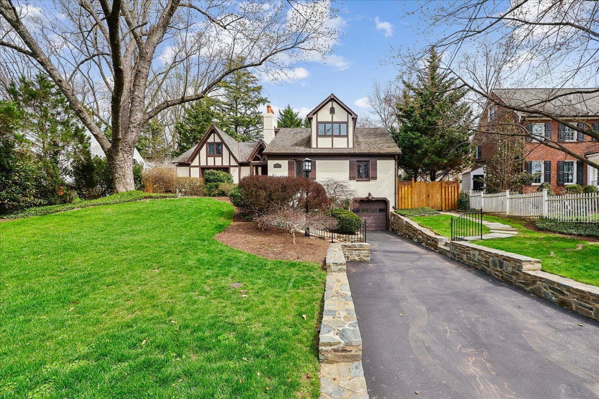 5735 Bradley Boulevard, Bethesda