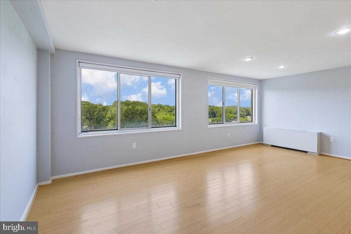 10201 Grosvenor Place #1205 photo 11