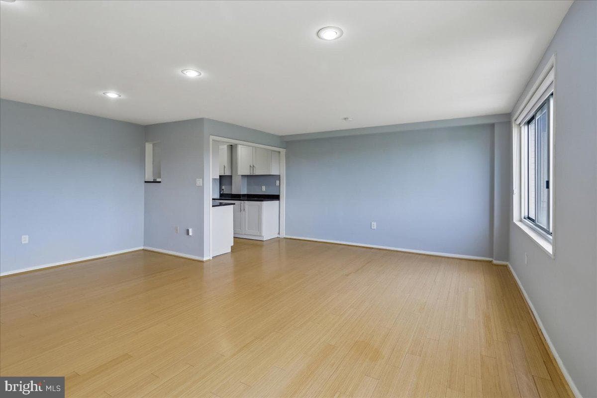 10201 Grosvenor Place #1205 photo 12