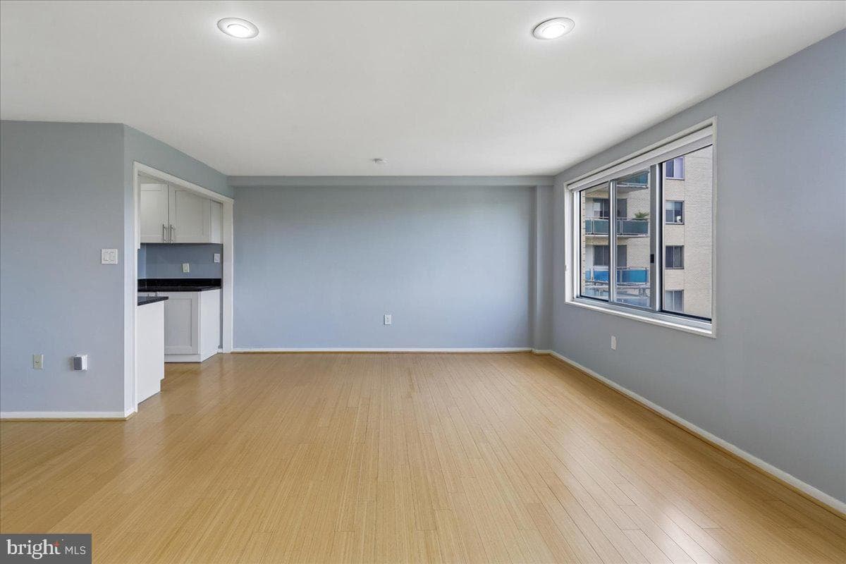 10201 Grosvenor Place #1205 photo 14